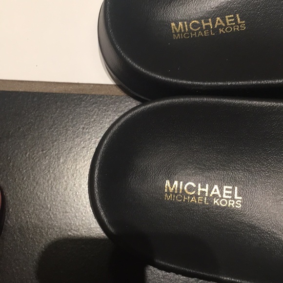 🖤⭐️Michael Kors gold and black slides⭐️🖤 - Picture 3 of 4